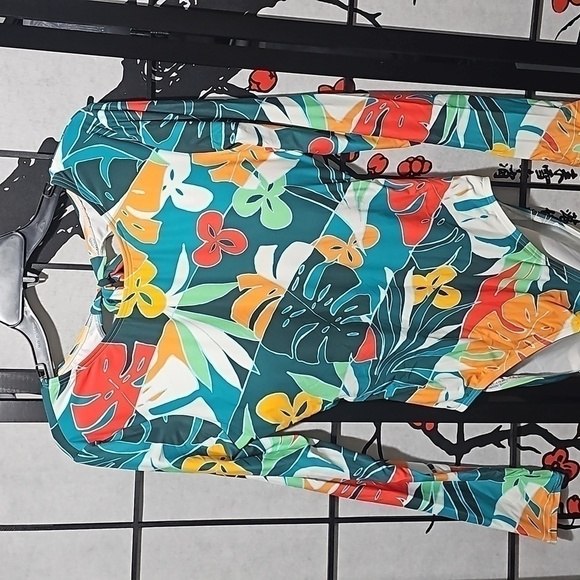 Vince Camuto Floral Long Sleeve Open Back Swimsuit Plus Size 14 NWT - Picture 2 of 8